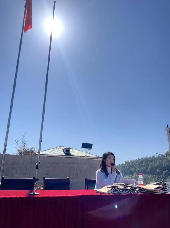 知不足而奮進，望遠山而前行