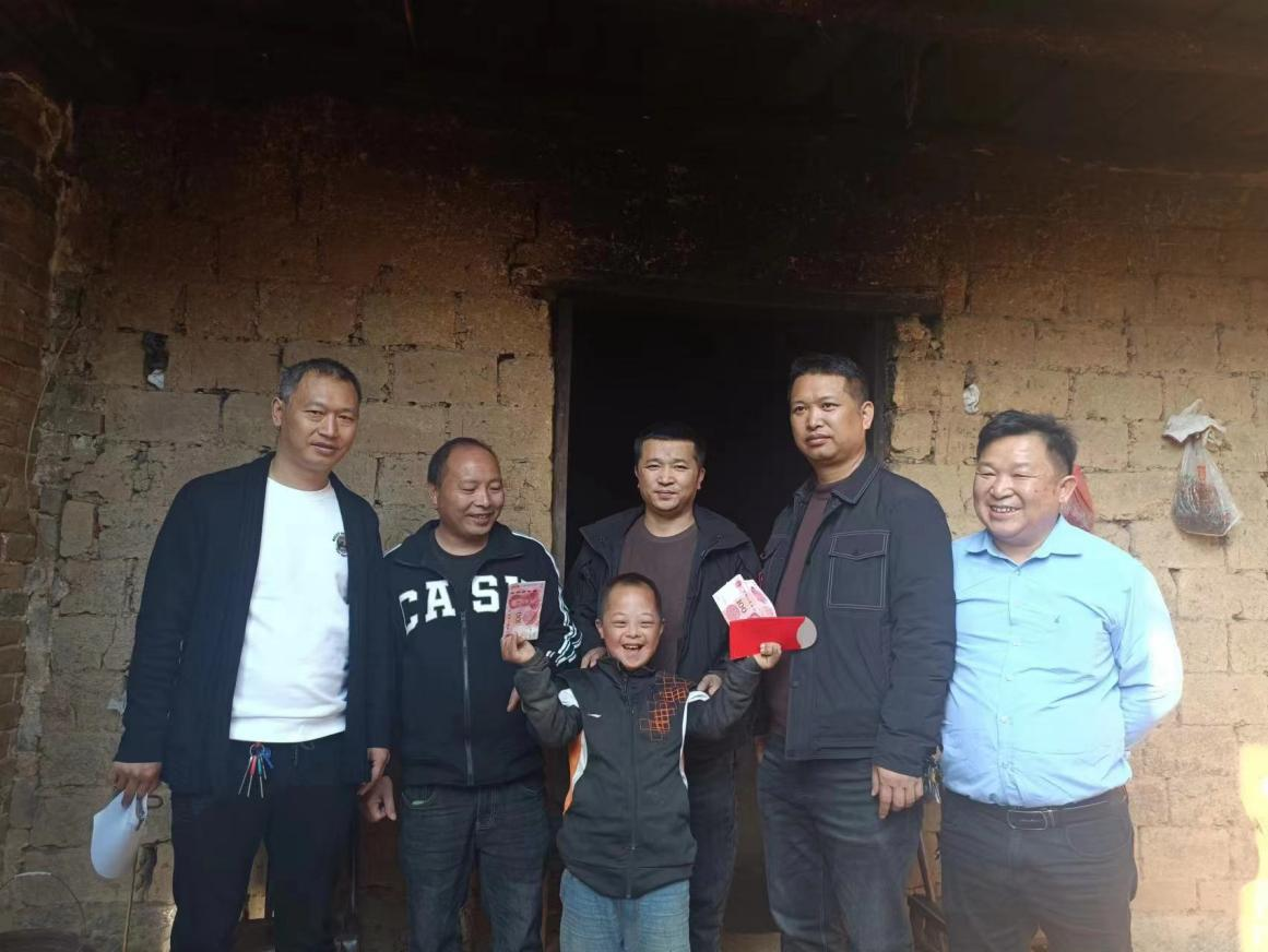 捐資助學(xué)鑄美德，情系特教暖人心