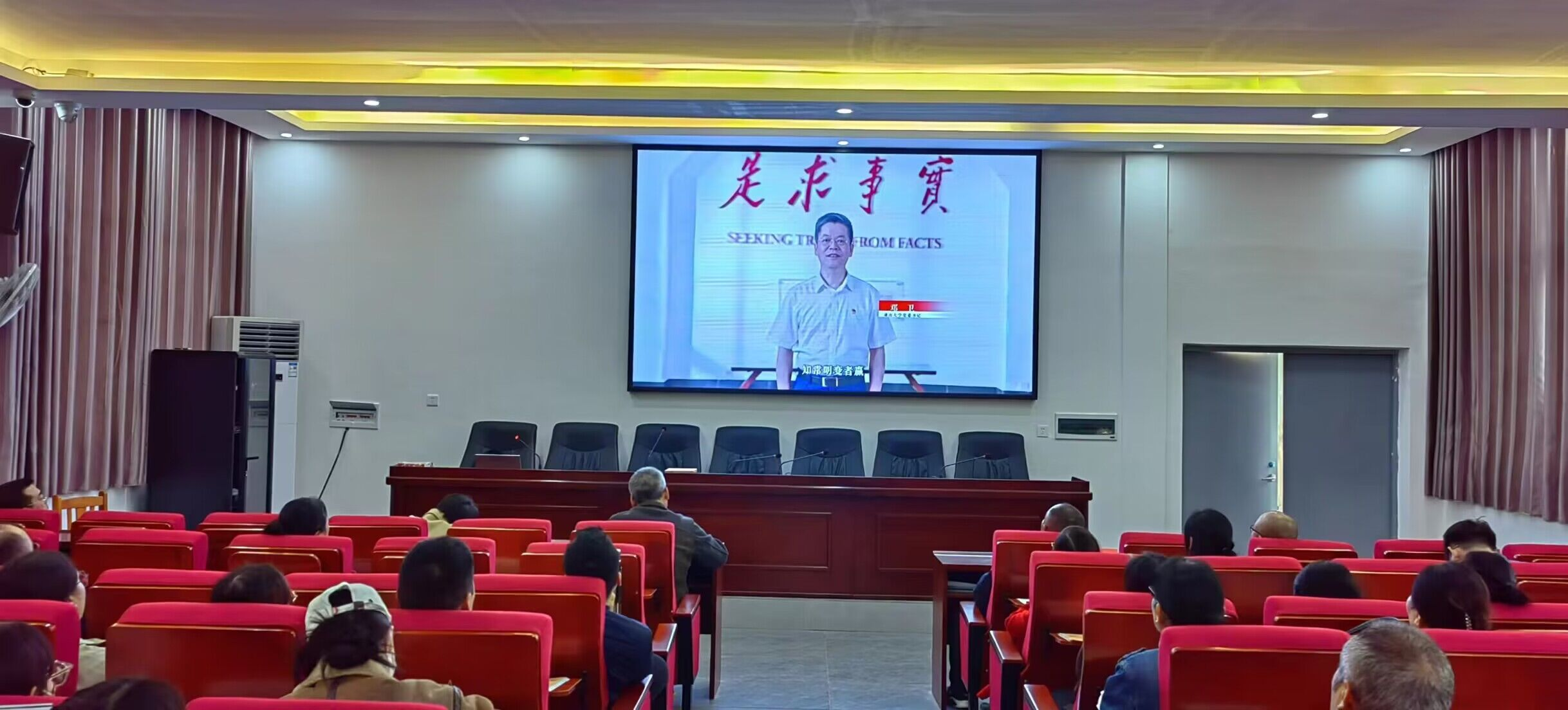 學(xué)習(xí)身邊好榜樣——看齊標(biāo)桿，汲取力量