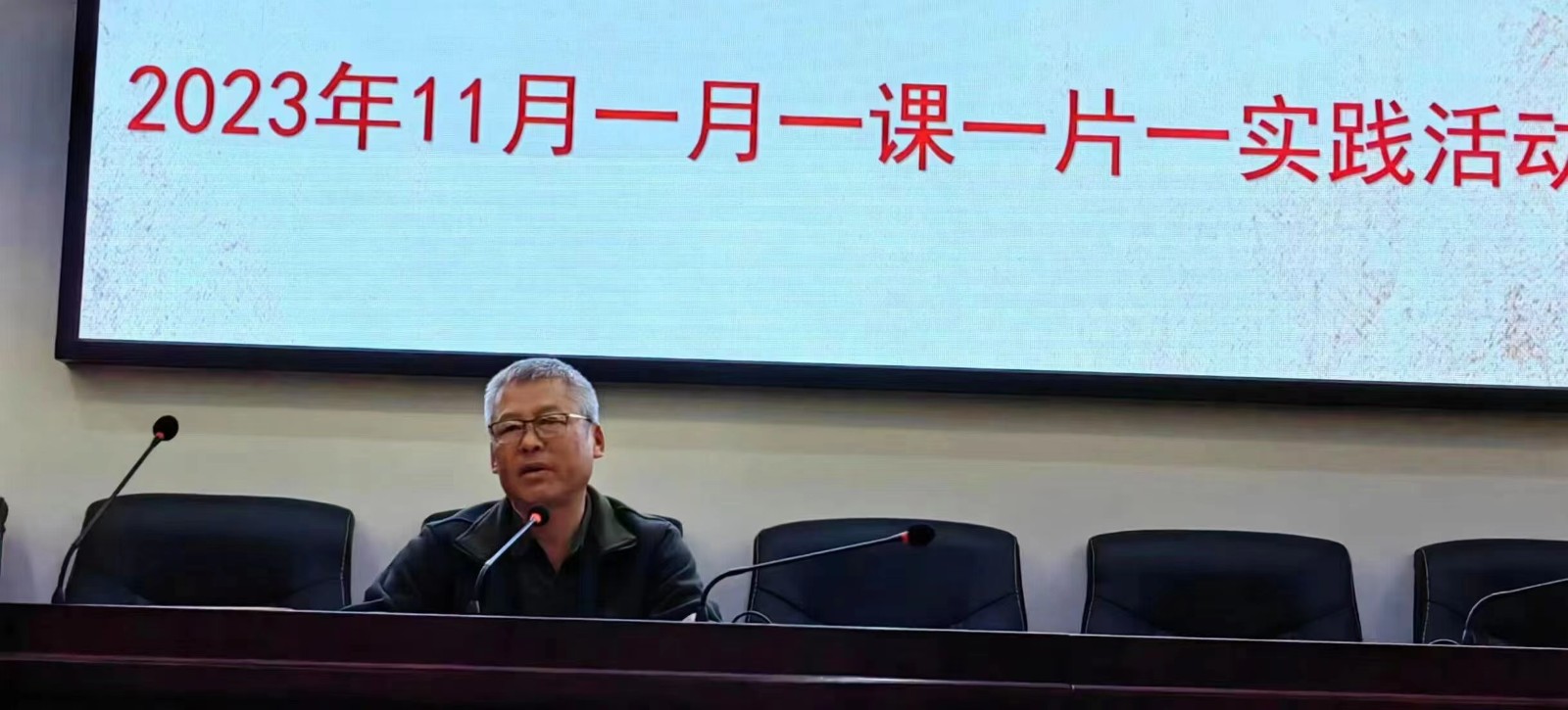 學(xué)習(xí)身邊好榜樣——看齊標(biāo)桿，汲取力量