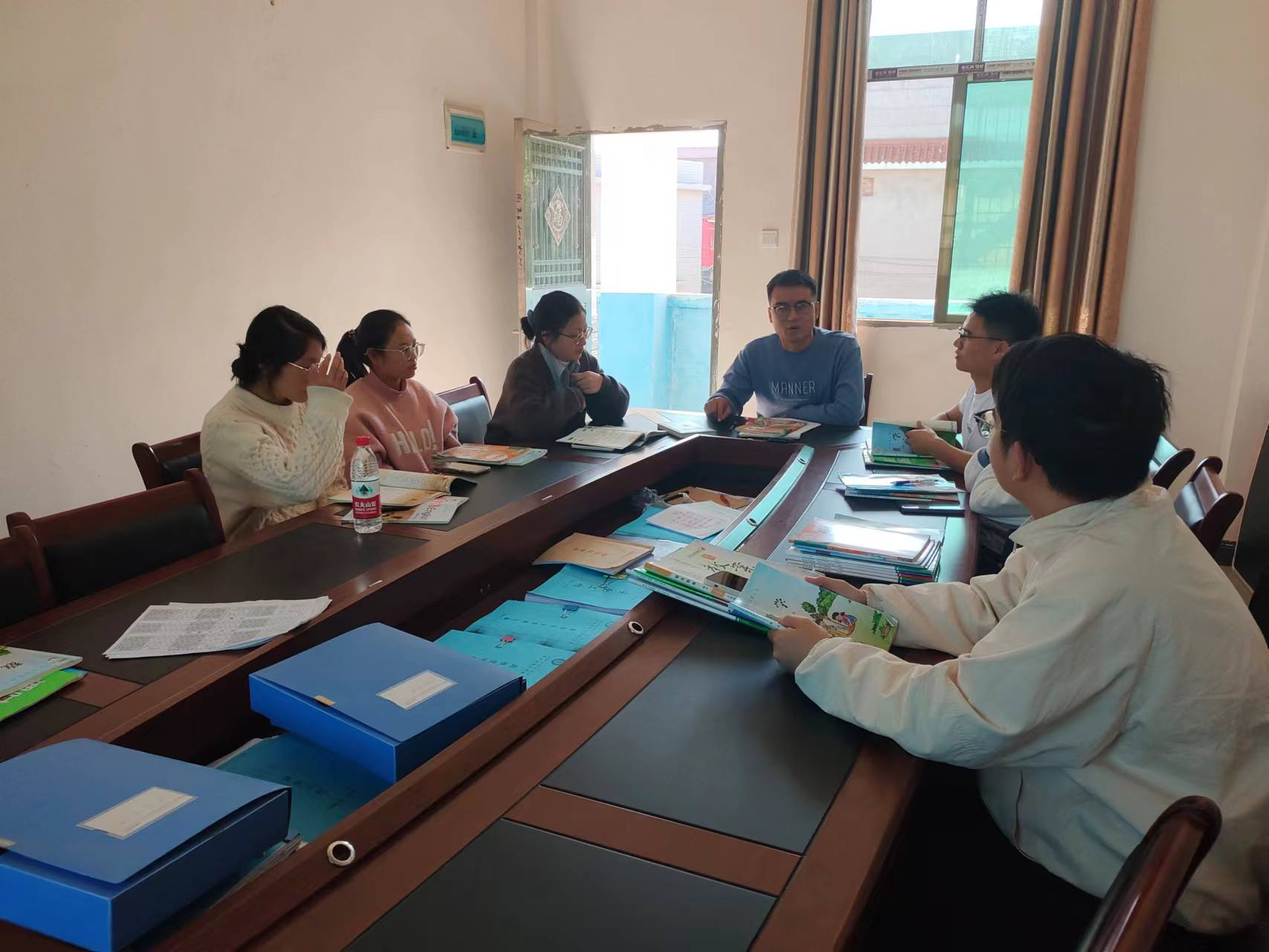 開展教學(xué)研討，提高專業(yè)水平