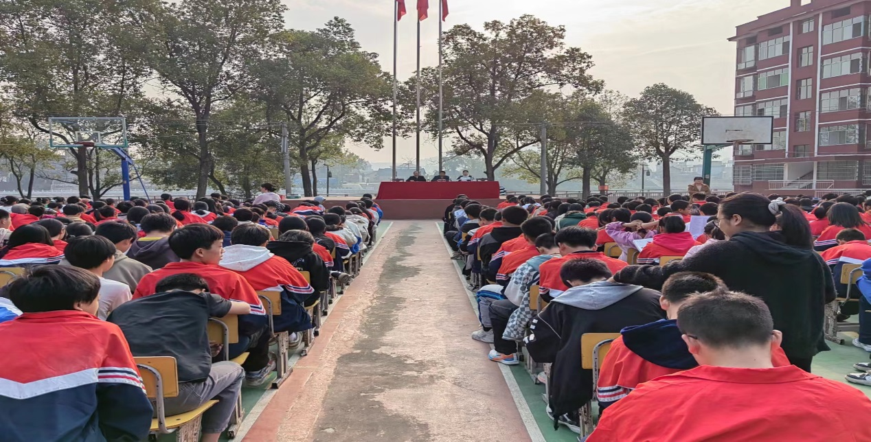 胸懷夢想    砥礪奮進(jìn)