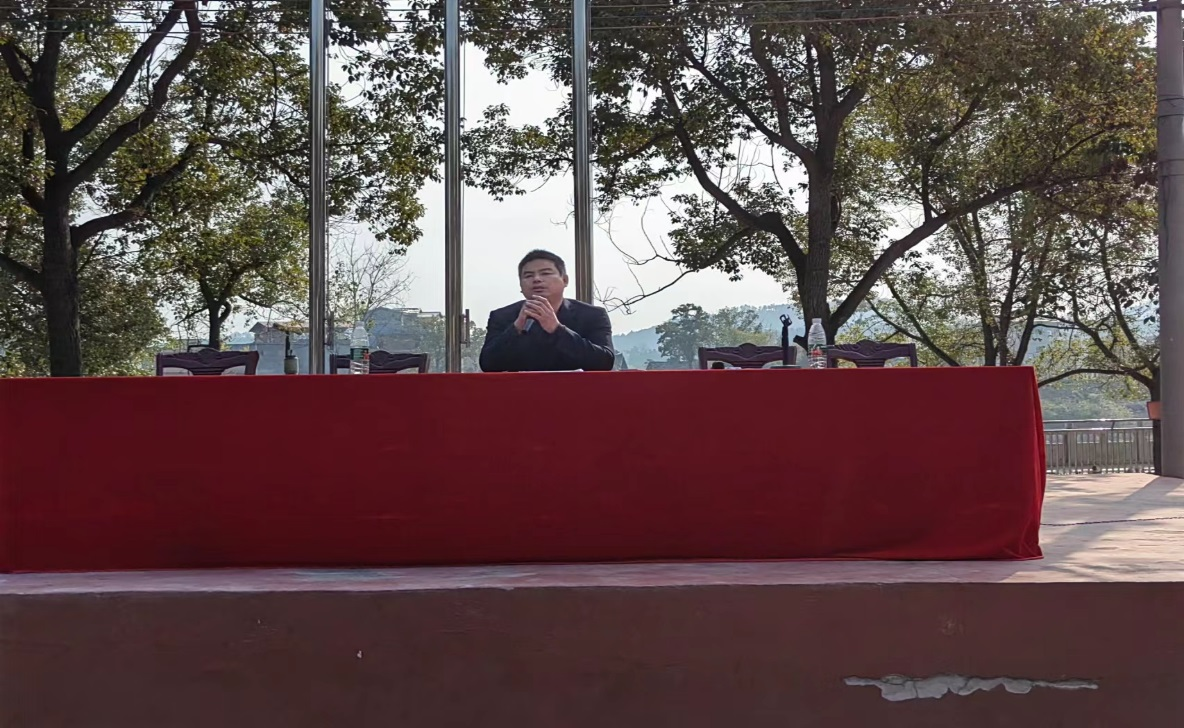 胸懷夢想    砥礪奮進(jìn)