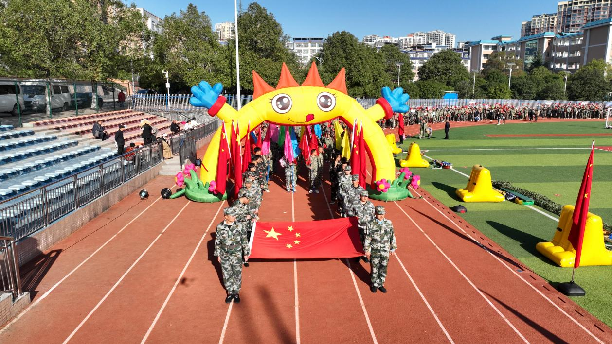 幼兒園舉行“永遠跟黨走”大型紅色主題親子活動暨第十三屆冬季親子運動會