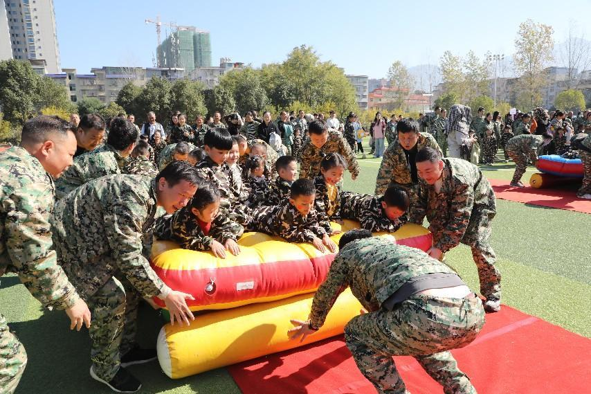 幼兒園舉行“永遠跟黨走”大型紅色主題親子活動暨第十三屆冬季親子運動會