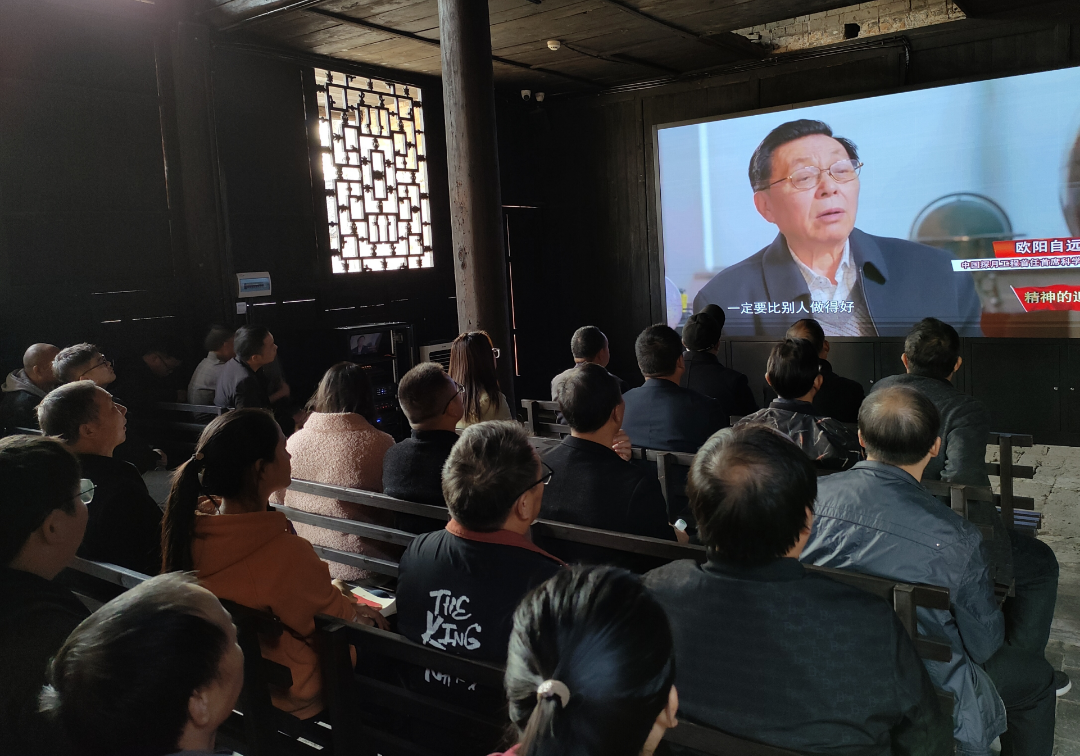 紅色傳承強(qiáng)黨性，凝聚力量建新功