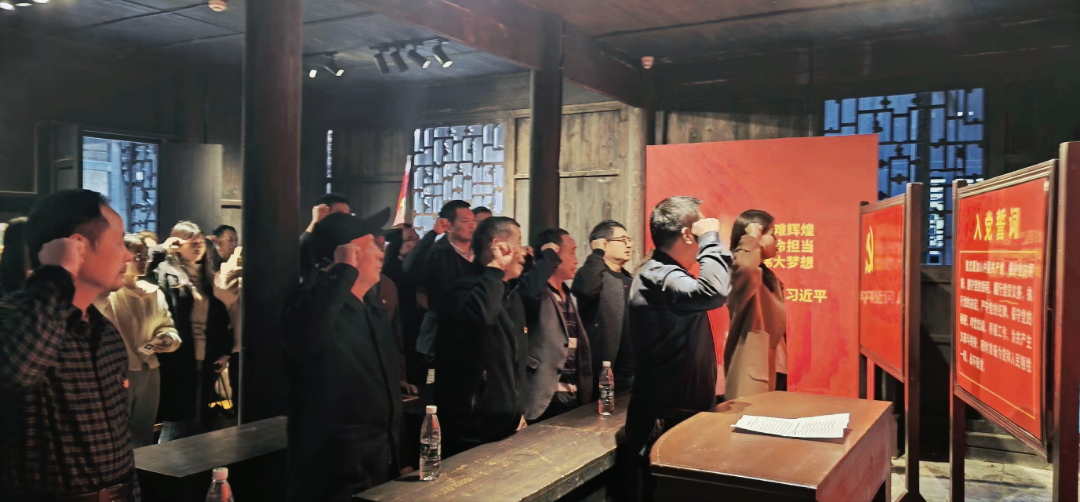 紅色傳承強(qiáng)黨性，凝聚力量建新功