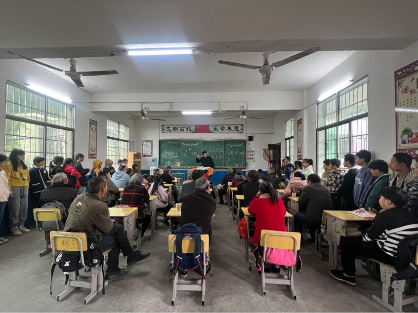 家校同心，共育花開