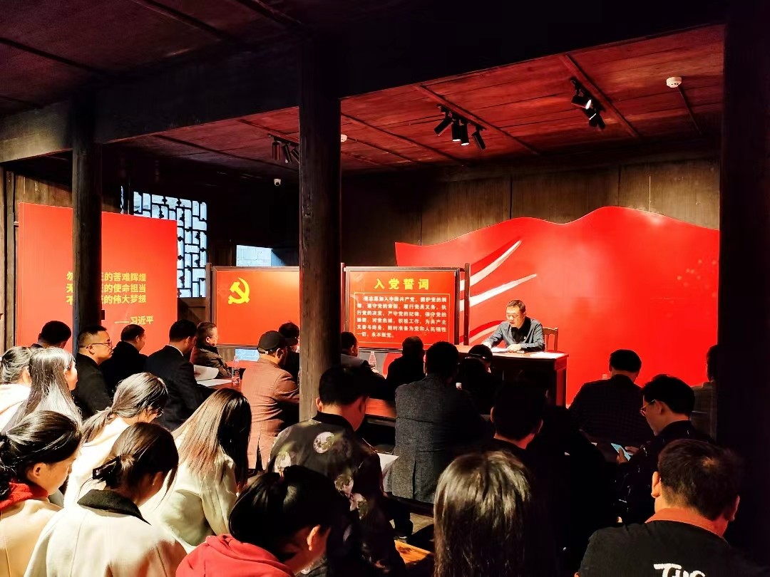 紅色傳承強(qiáng)黨性，凝聚力量建新功