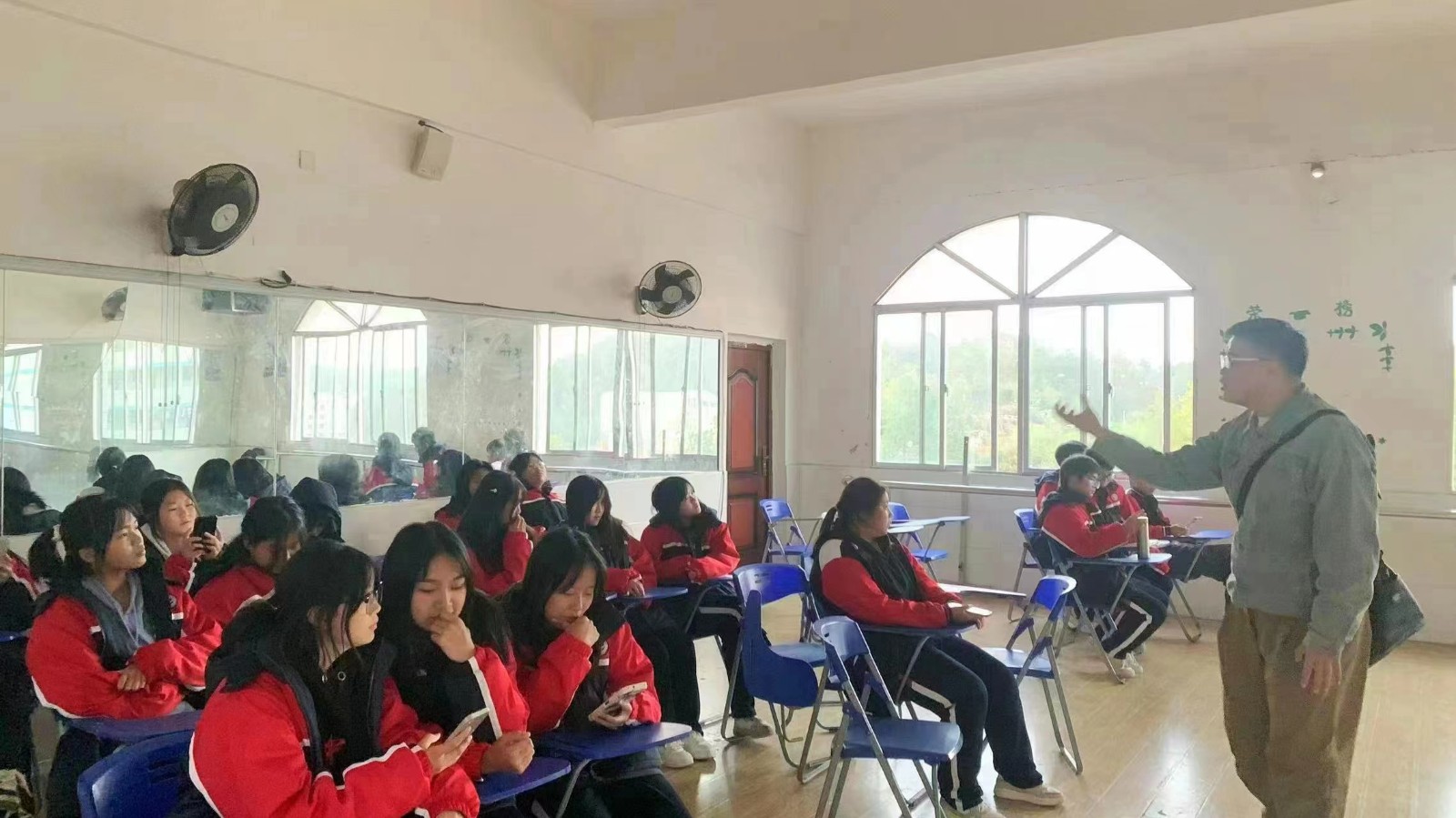 覓到青春里發(fā)光的你 “社”彩紛呈，“團(tuán)”聚精彩