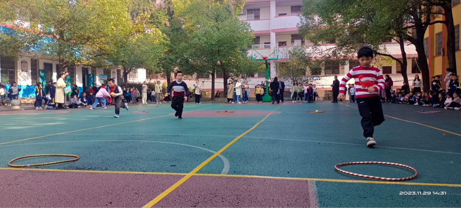 “趣”享運(yùn)動(dòng)：塘渡口第一完小一二年級(jí)趣味運(yùn)動(dòng)會(huì)