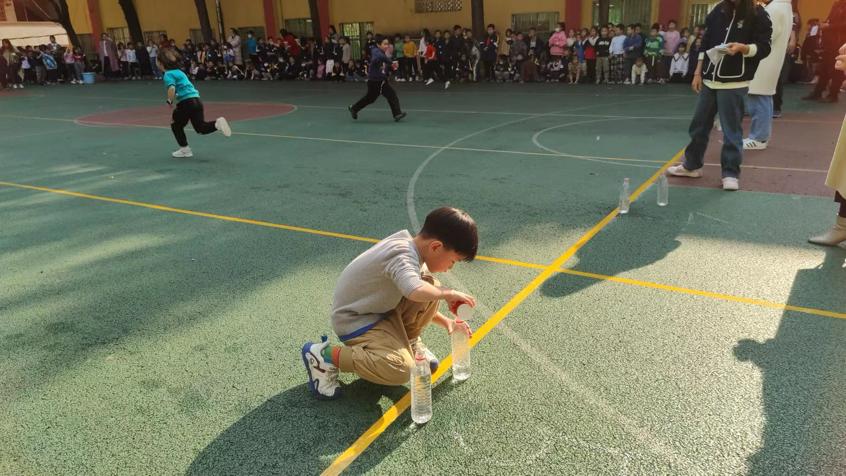 “趣”享運(yùn)動(dòng)：塘渡口第一完小一二年級(jí)趣味運(yùn)動(dòng)會(huì)