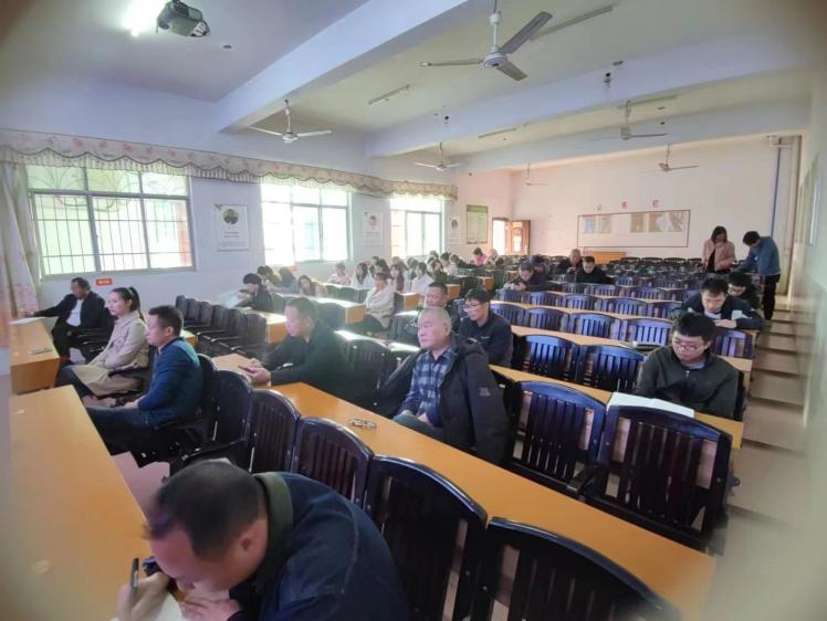 金石鎮(zhèn)白沙中學(xué)開展杜絕酒駕警示教育