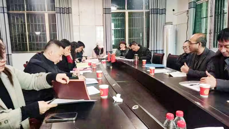 教育局基礎(chǔ)教育工作股到塘田市鎮(zhèn)中心完小檢查工作