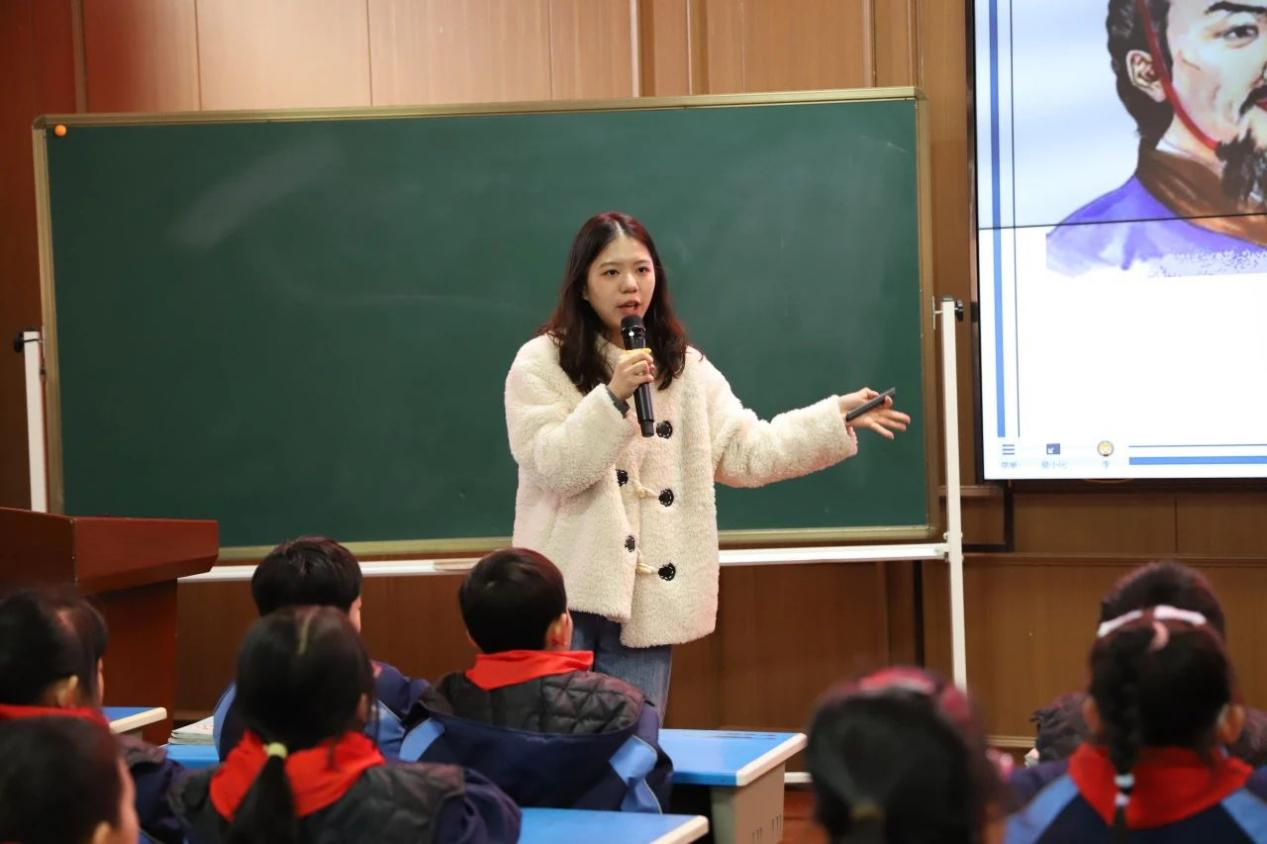 城區(qū)二小舉行青藍(lán)學(xué)院語(yǔ)文“菁優(yōu)課”展示活動(dòng)