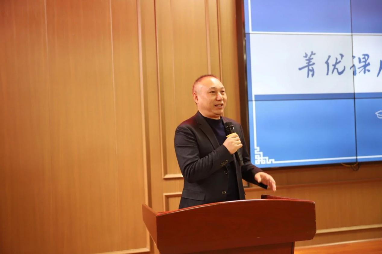 城區(qū)二小舉行青藍(lán)學(xué)院語(yǔ)文“菁優(yōu)課”展示活動(dòng)