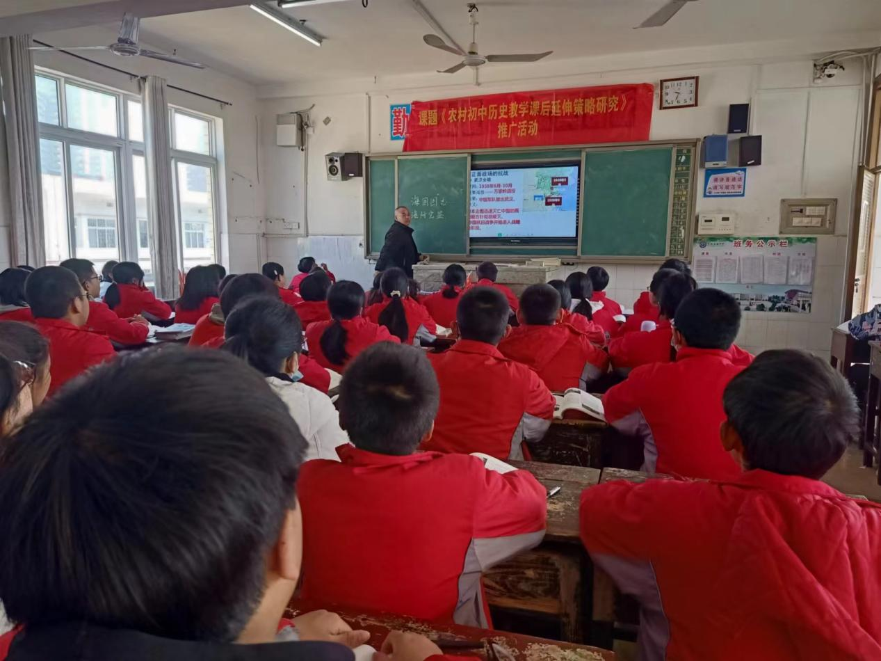 三閣司鎮(zhèn)長(zhǎng)鋪中學(xué)課題組赴萬(wàn)和實(shí)驗(yàn)學(xué)校開(kāi)展中期成果推廣活動(dòng)