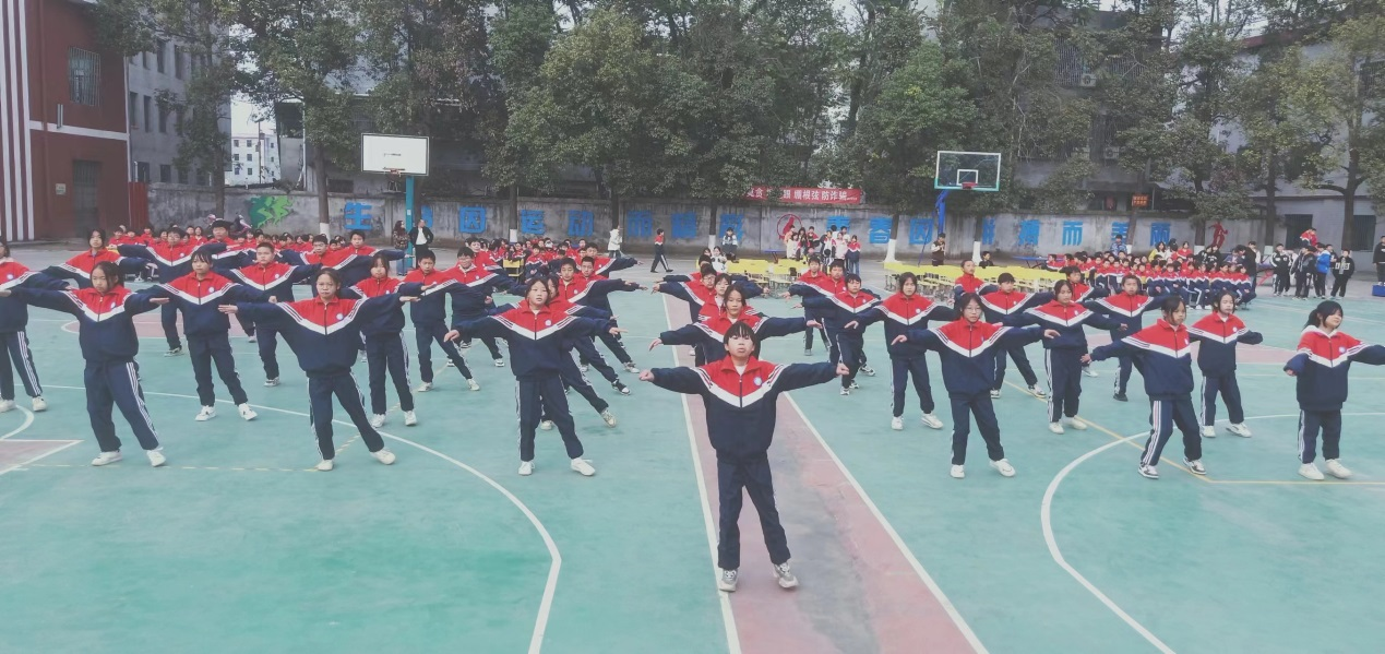 揚(yáng)起理想風(fēng)帆 舞動(dòng)青春夢(mèng)想