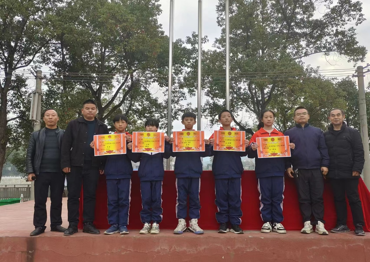 揚(yáng)起理想風(fēng)帆 舞動(dòng)青春夢(mèng)想