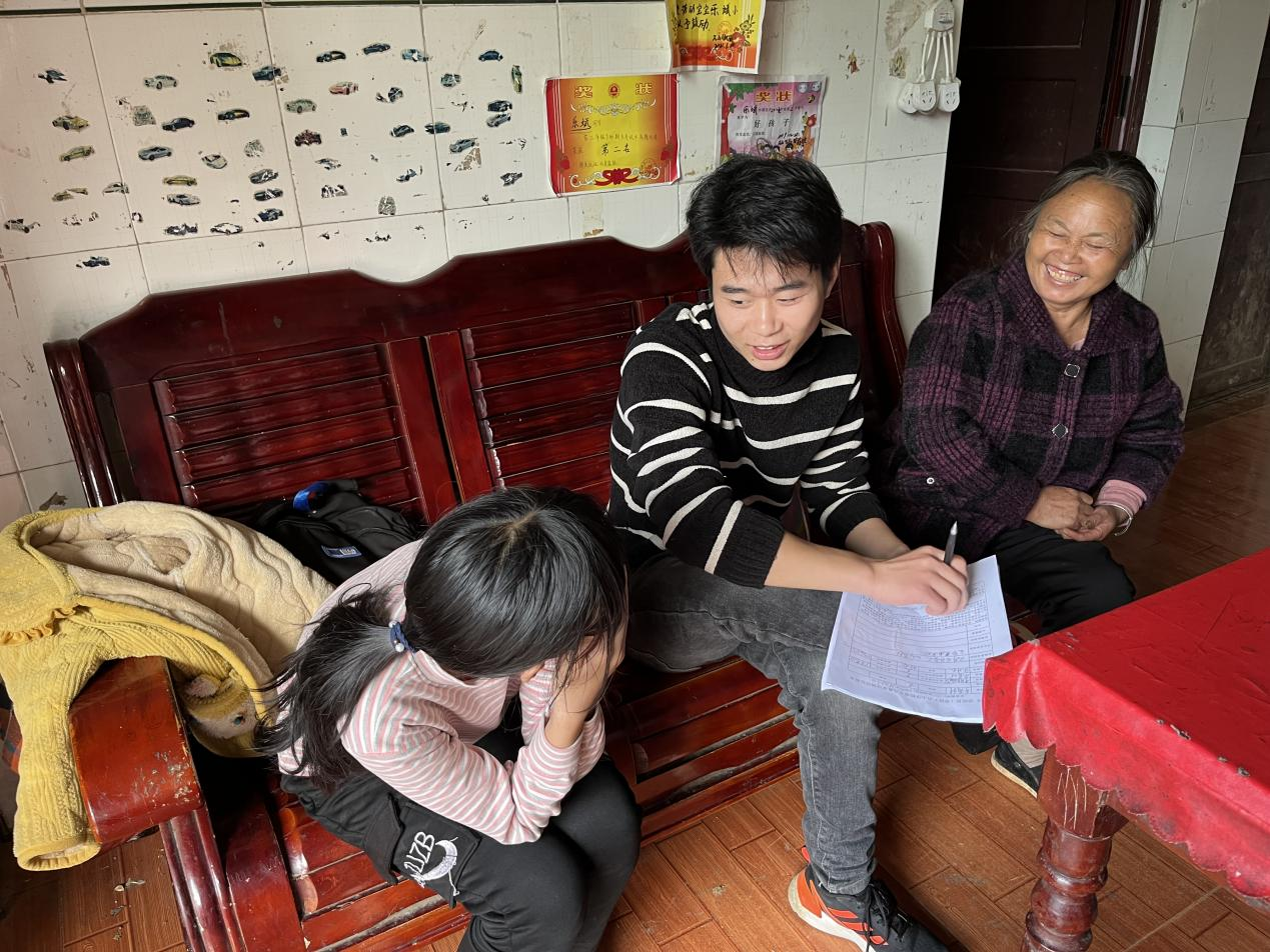 情系學生 愛在家訪