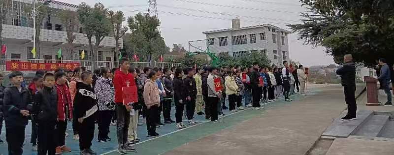 梽木山中學(xué)舉行“跳出健康，跳出快樂”為主題的跳繩比賽