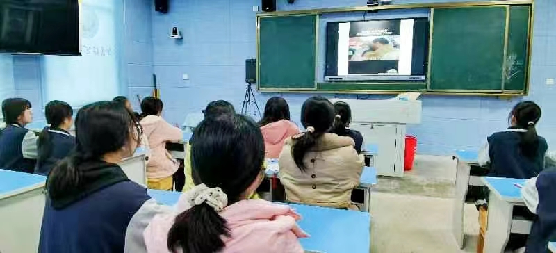 白倉鎮(zhèn)芙蓉學(xué)校開展“1212真情關(guān)懷 溫暖童心”關(guān)愛留守兒童主題教育