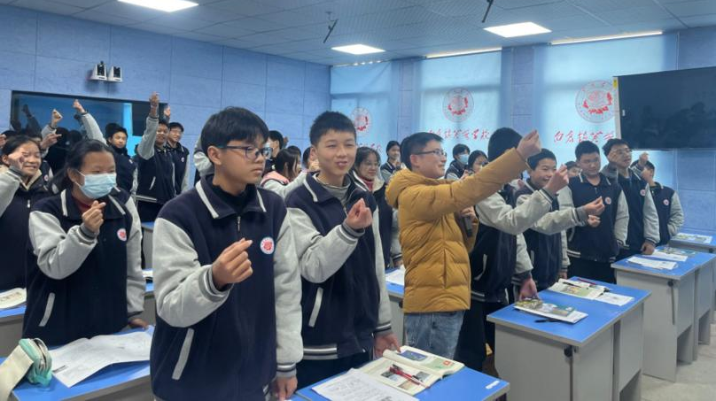 白倉鎮(zhèn)芙蓉學(xué)?！盃渴帧焙蠋煷蟾街须p語實(shí)驗(yàn)學(xué)校開展結(jié)對(duì)共建活動(dòng)