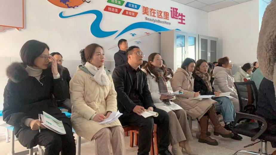 白倉鎮(zhèn)芙蓉學(xué)?！盃渴帧焙蠋煷蟾街须p語實(shí)驗(yàn)學(xué)校開展結(jié)對(duì)共建活動(dòng)