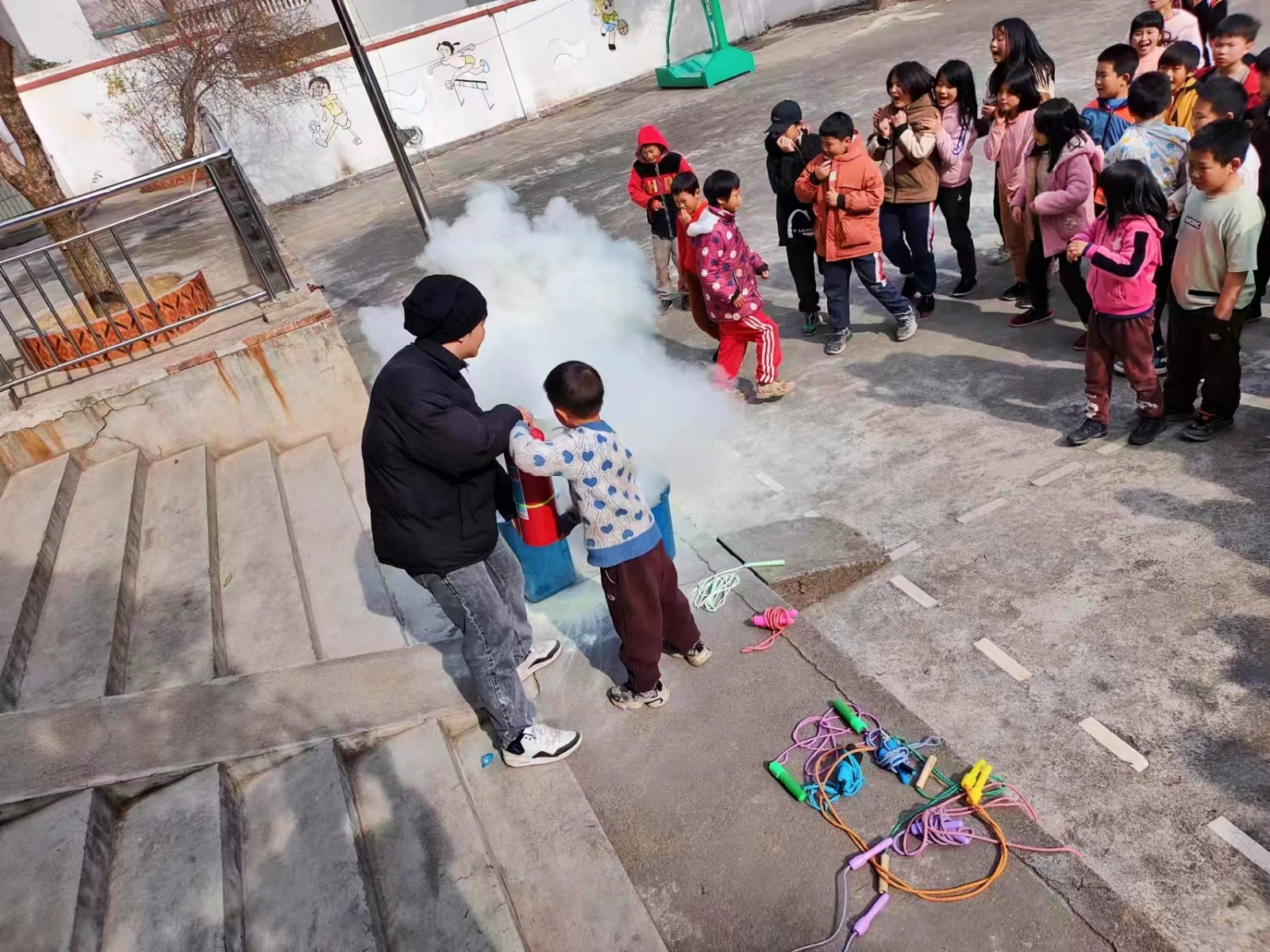 增強(qiáng)防火意識、創(chuàng)建平安校園