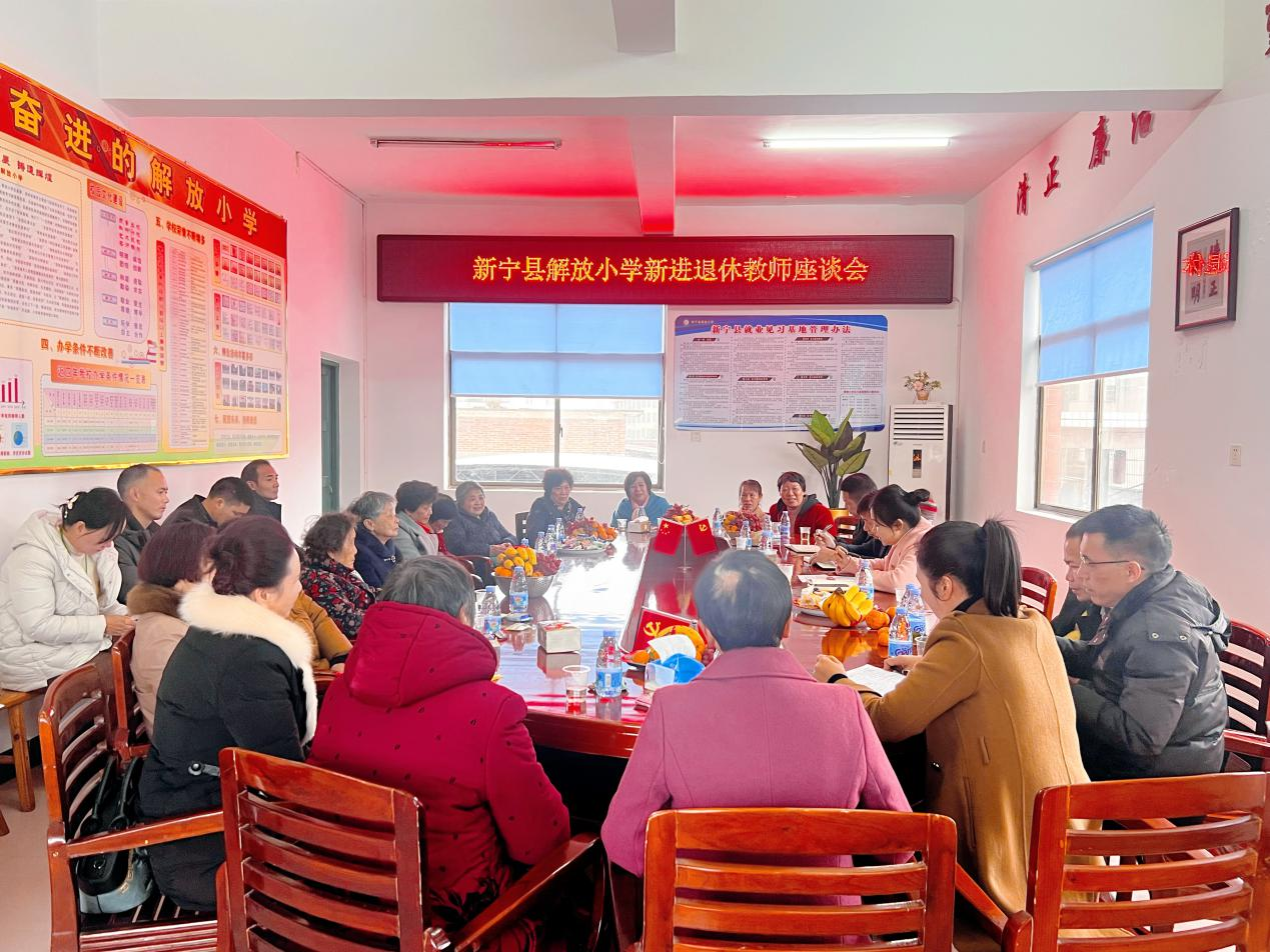 歲老根彌壯，陽(yáng)驕葉更濃