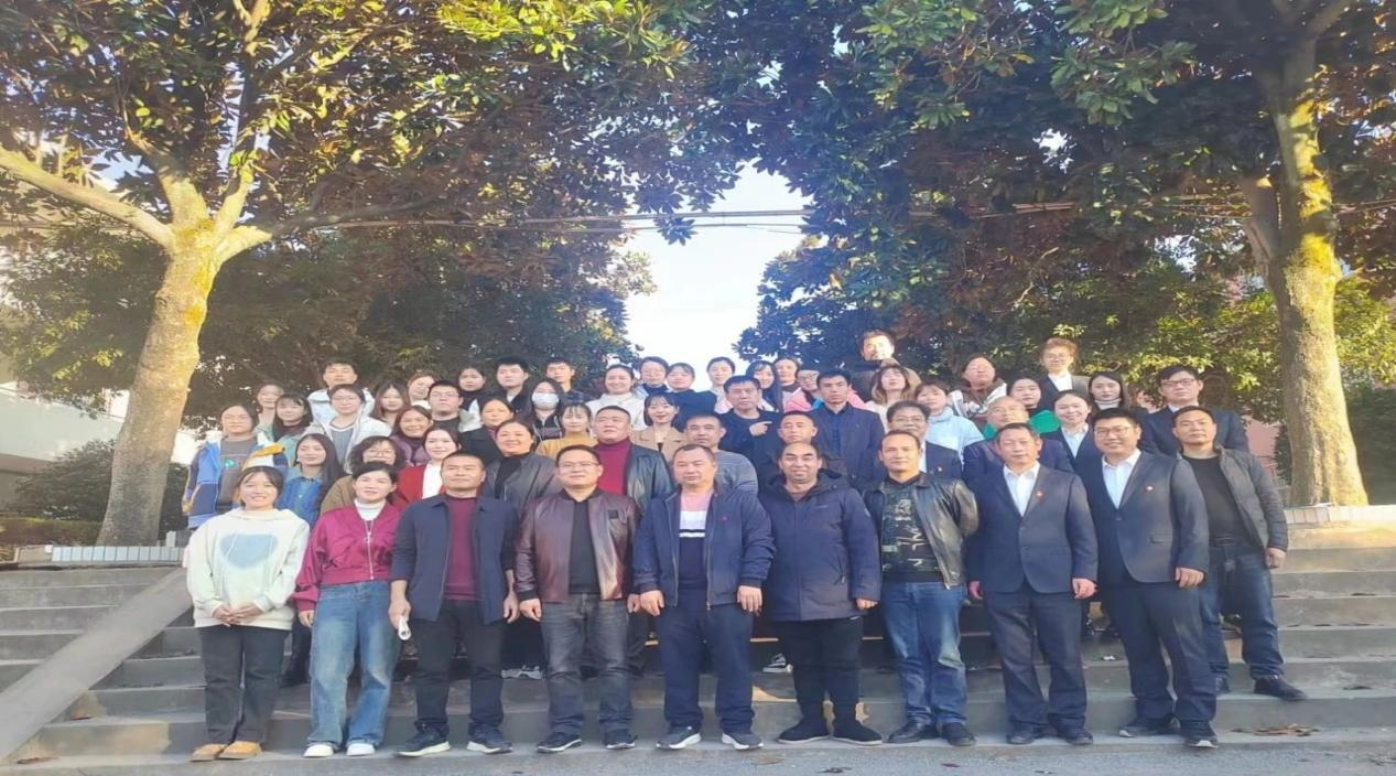 校際交流冬意暖，共學(xué)互促齊進(jìn)步