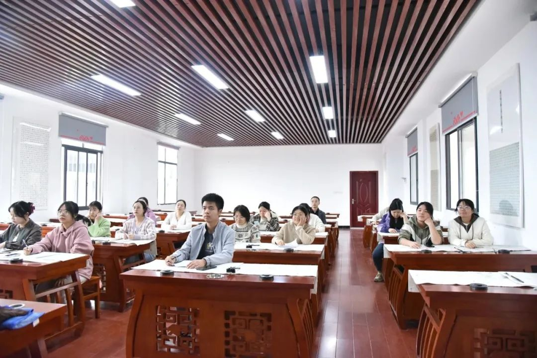 “板”上有智慧，“書”中見真章