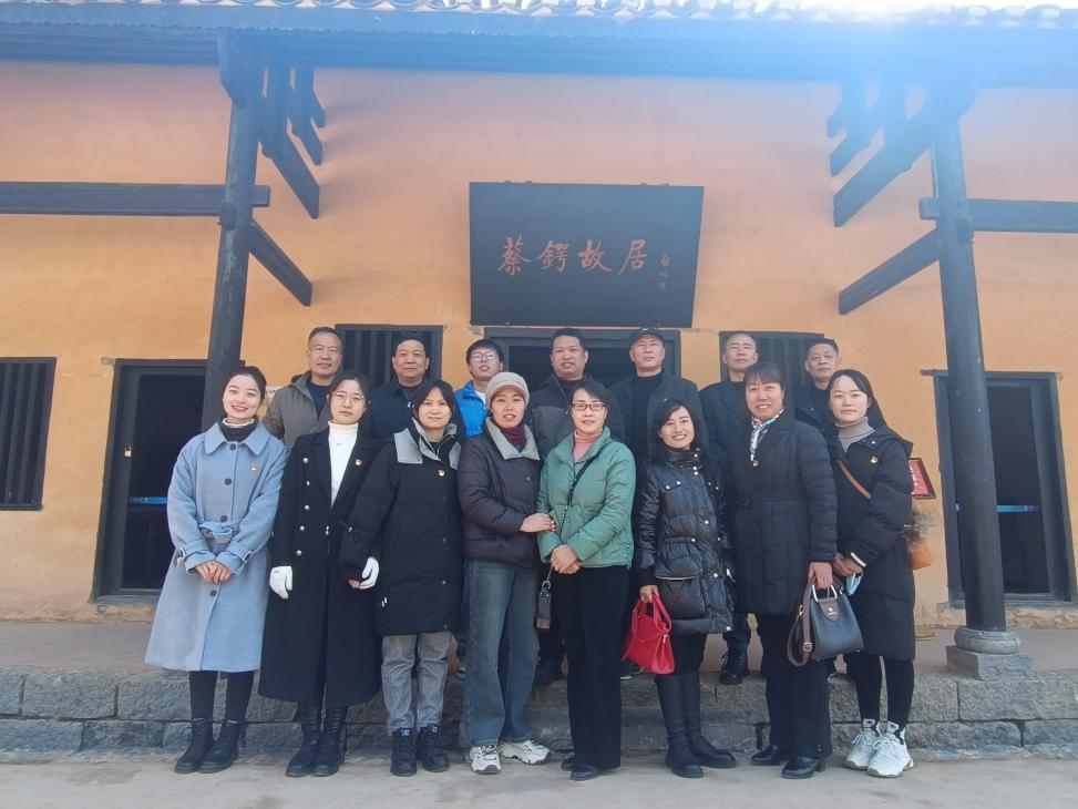 “尋先輩足跡，踐革命精神”