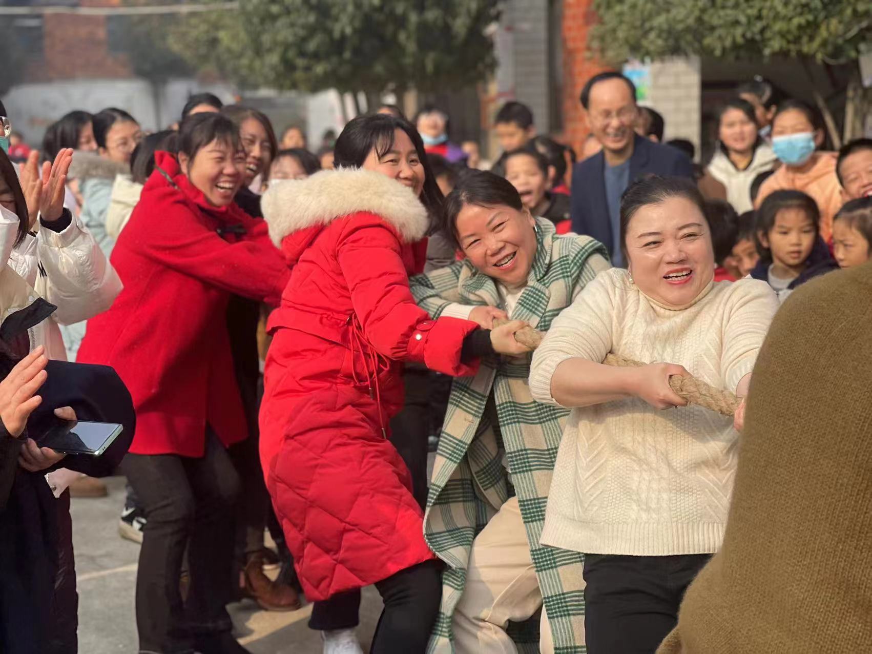 北塔小學(xué)：“慶元旦”拔河比賽歡樂開懷