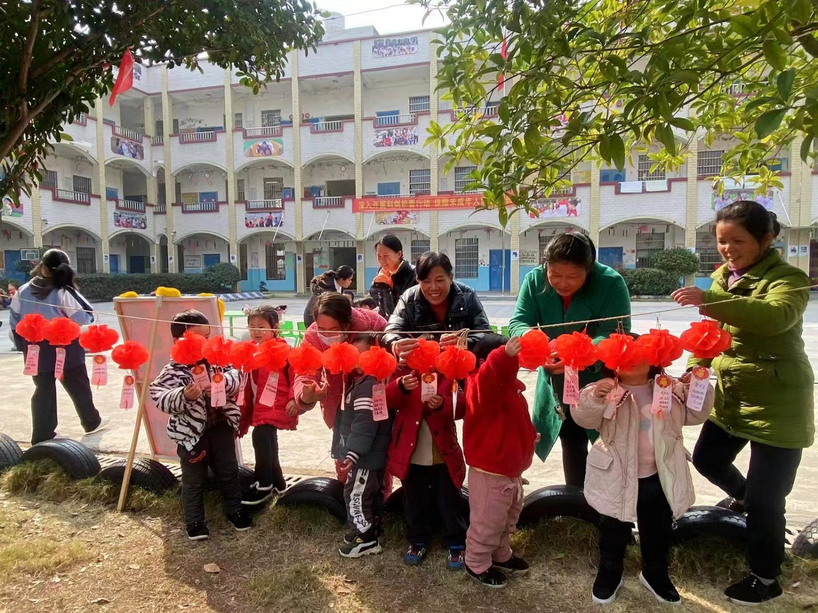 回龍寺鎮(zhèn)中心幼兒園開展“慶元旦，迎新春”主題活動(dòng)