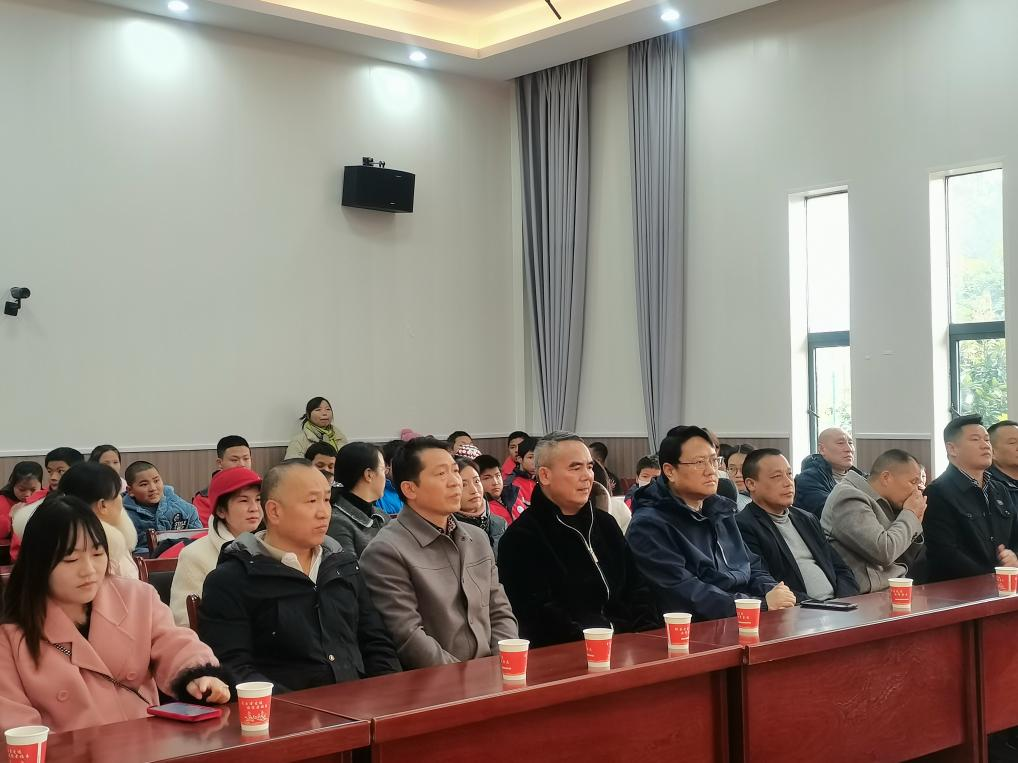 情系特校，愛灑校園