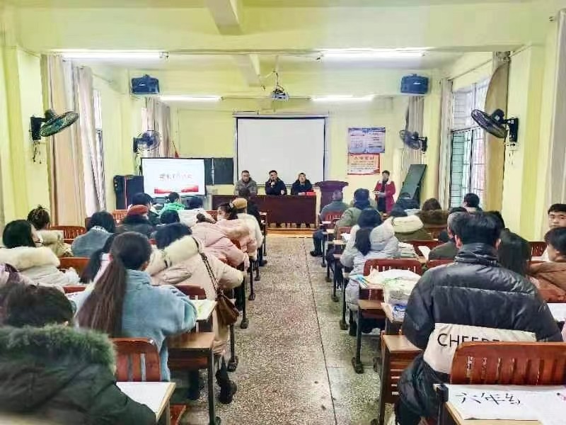 塘田市鎮(zhèn)中心完小期末督查會(huì)