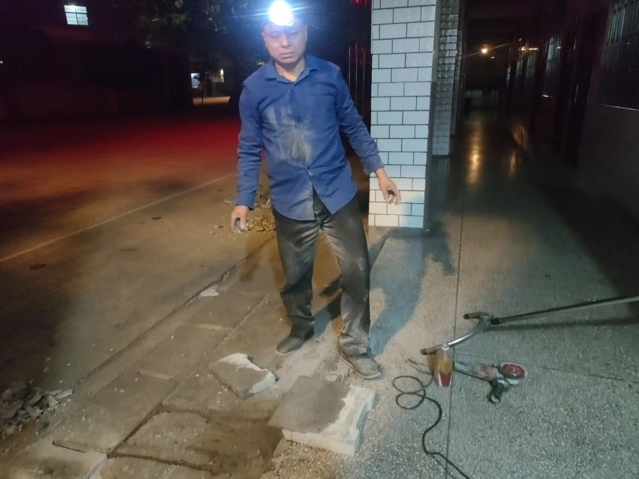 北塔小學(xué)的“老黃?！? onmousewheel=