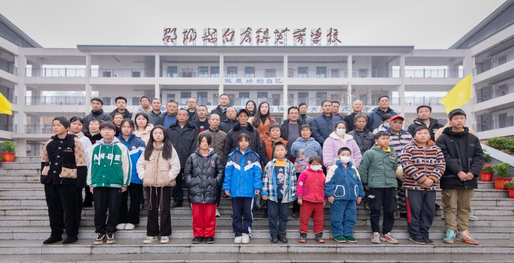 情暖寒冬，筑夢(mèng)助學(xué)