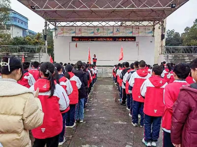 金城學(xué)校開(kāi)展“杜絕校園欺凌，共建平安校園”國(guó)旗下的講話