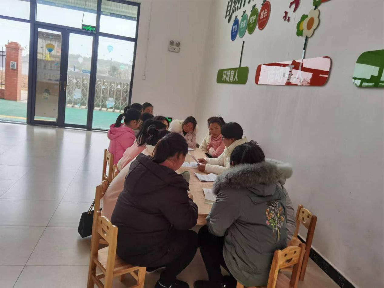 白沙中心幼兒園召開“利劍護(hù)蕾.雷霆行動(dòng)”專項(xiàng)工作推進(jìn)會(huì)