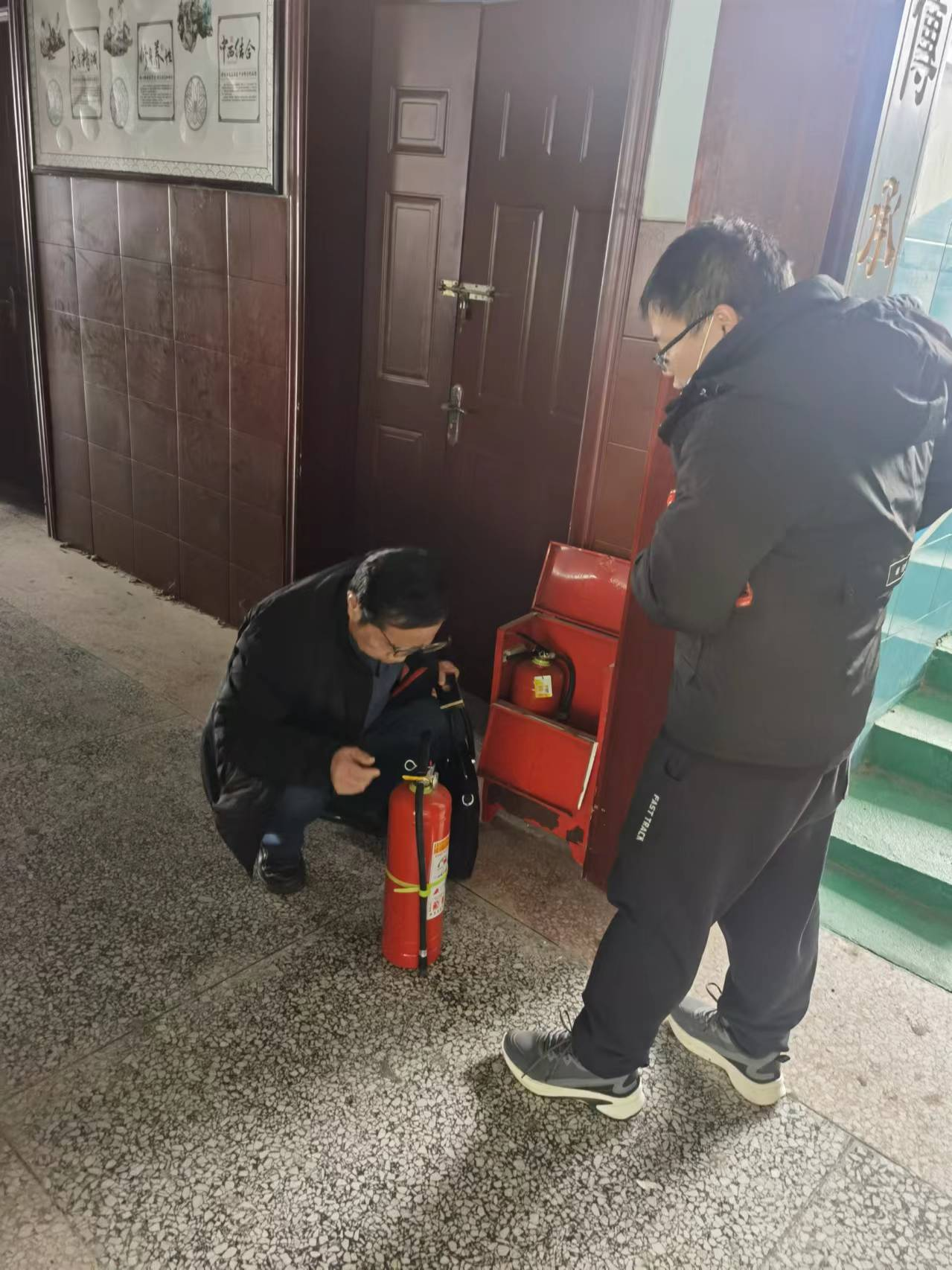 辰溪縣衛(wèi)健局領(lǐng)導(dǎo)督查鄉(xiāng)鎮(zhèn)醫(yī)療機(jī)構(gòu)消防安全工作