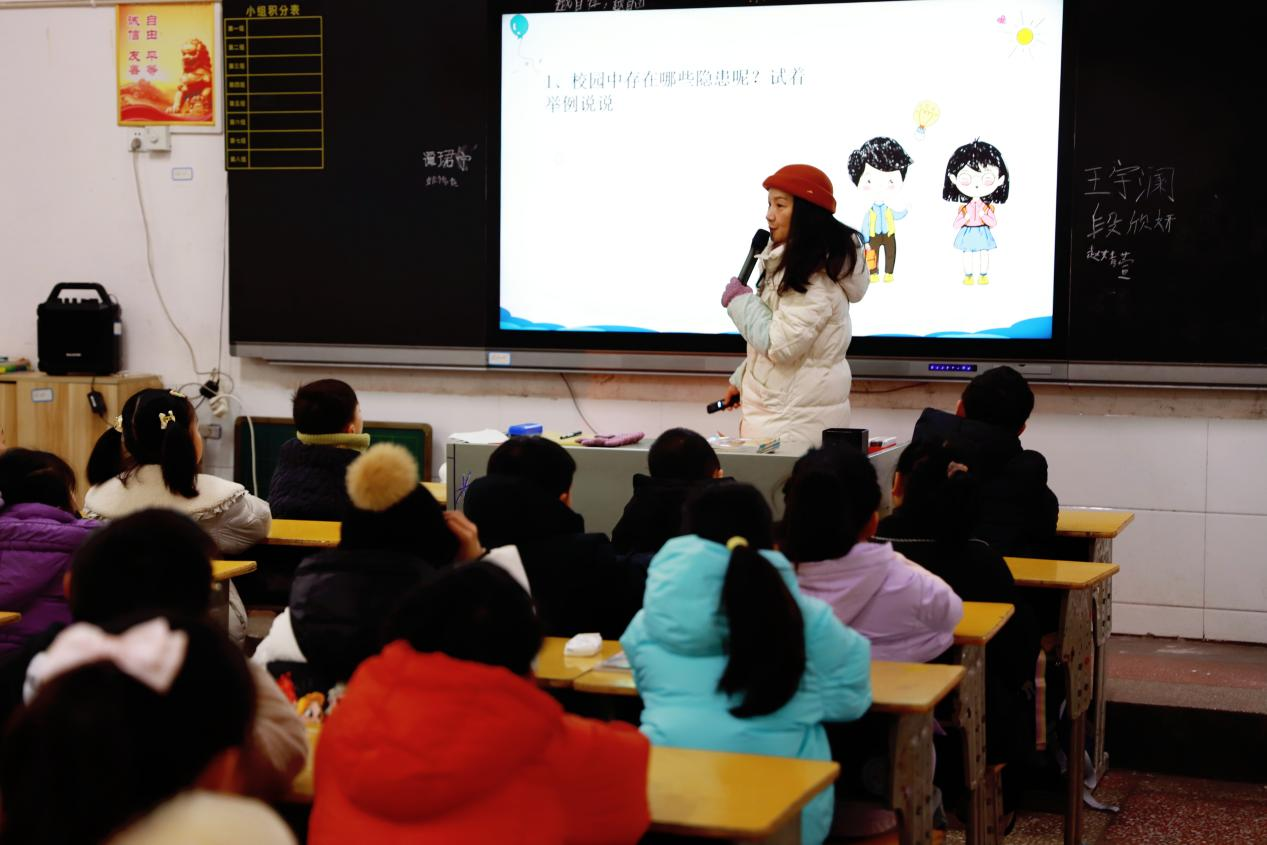 城區(qū)二?。喊踩逃?，為成長保駕護(hù)航