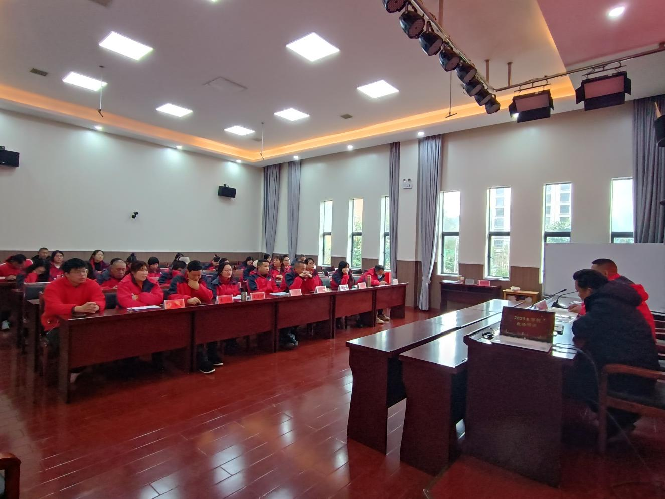 凝心聚力創(chuàng)佳績,砥礪前行譜新篇