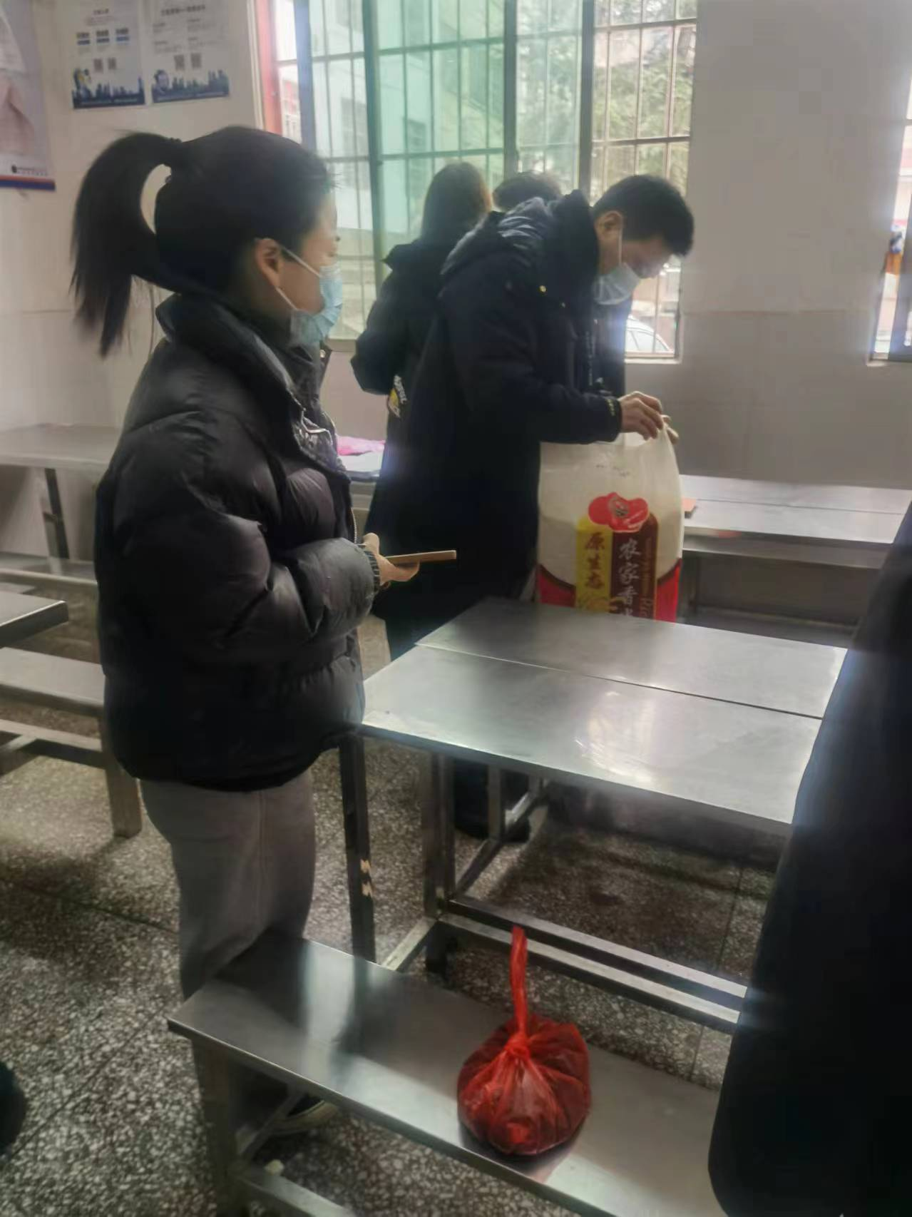 開學(xué)嚴(yán)把食品安全關(guān)