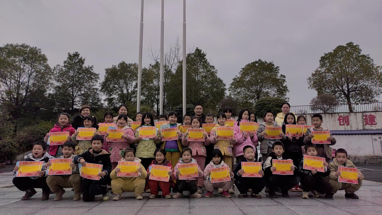 開學(xué)新氣象 ---霞塘云中心完小舉行春季開學(xué)典禮暨開學(xué)第一課安全教育