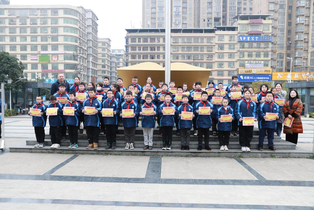 城區(qū)二小舉行開學(xué)典禮：用運動和讀書點亮新學(xué)期