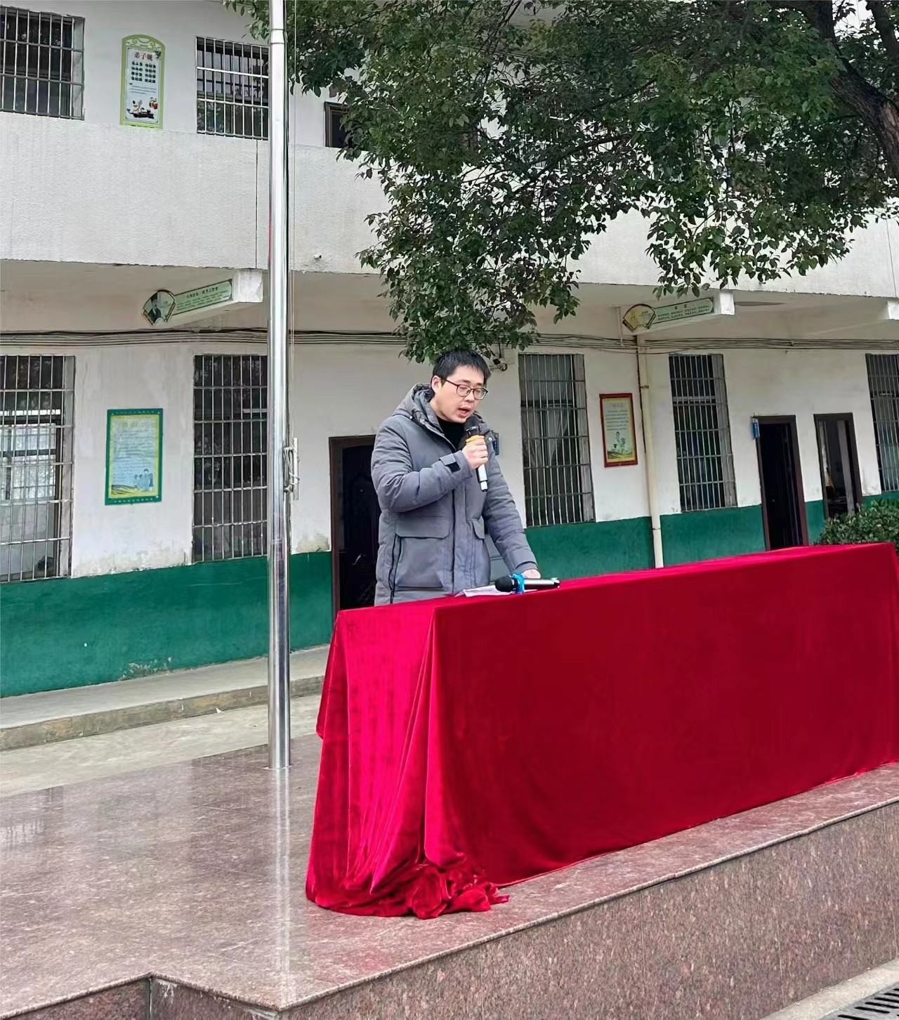 新學(xué)期，新起點(diǎn)，知識(shí)之門(mén)的開(kāi)啟