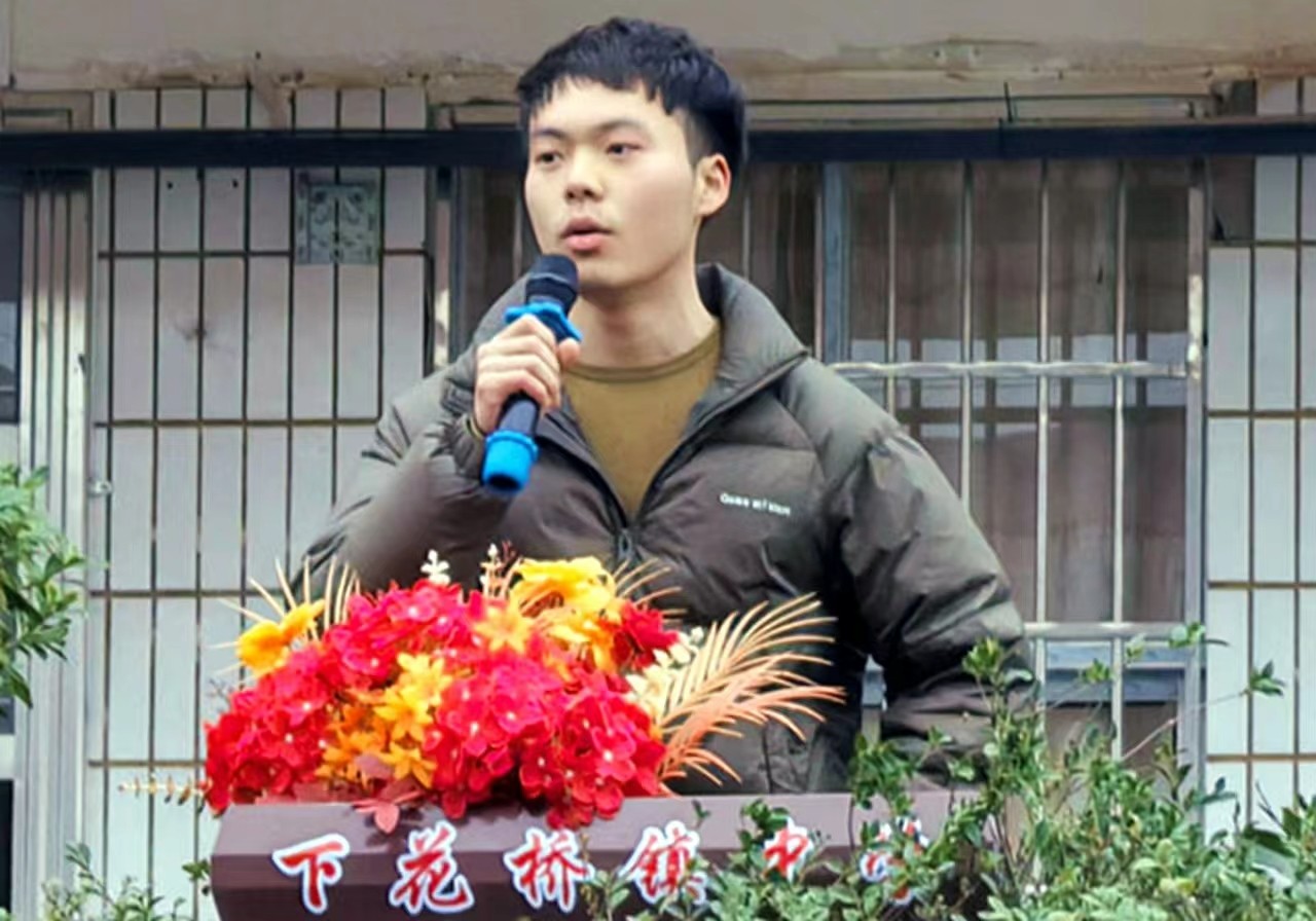 下花橋鎮(zhèn)中學(xué)：“龍”年新學(xué)期法制進(jìn)校園