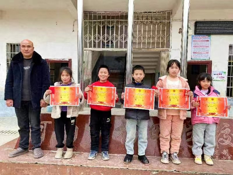 春季河伯鄉(xiāng)楊田小學(xué)開學(xué)典禮 及上學(xué)期期末表彰會(huì)